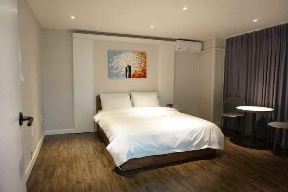 PRADA HOTEL 2