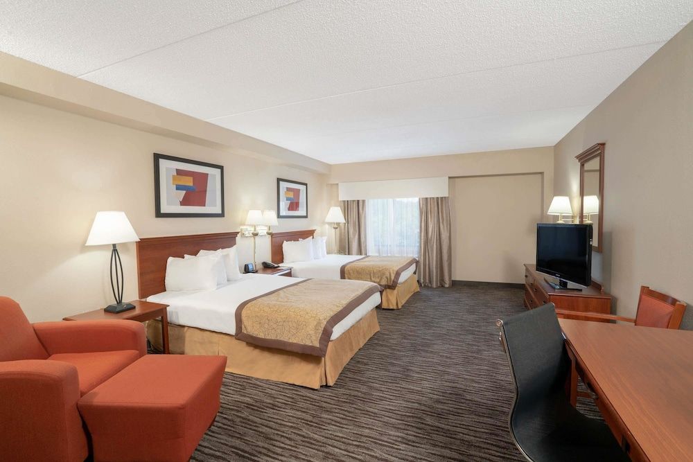 Wingate by Wyndham Charlotte Airport 1