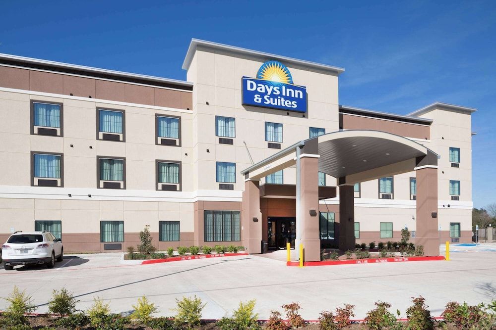 Days Inn & Suites by Wyndham Houston NW Cypress 1
