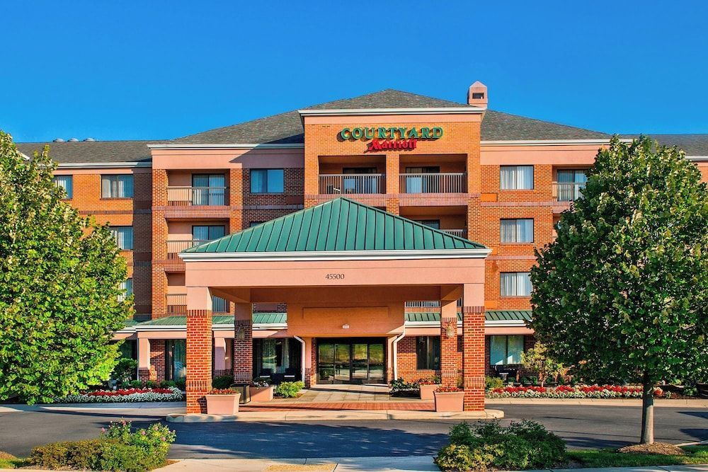 Courtyard by Marriott Dulles Town Center 1