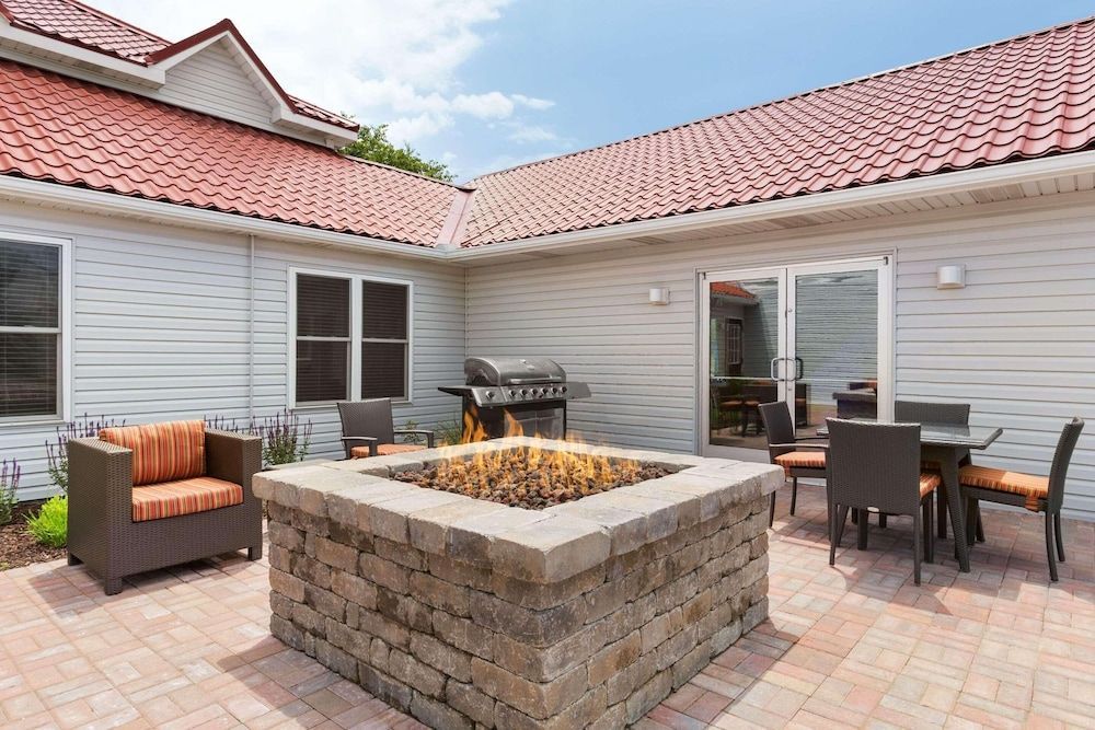 Country Inn & Suites by Radisson, Holland, MI 1