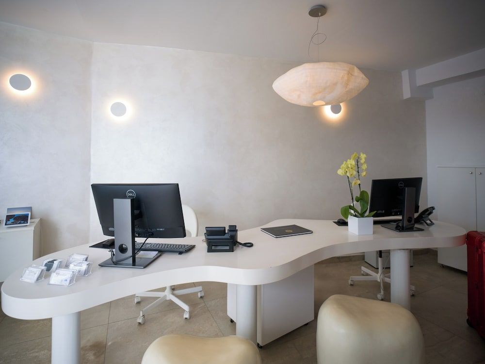 Santorini Secret Suites & Spa 2