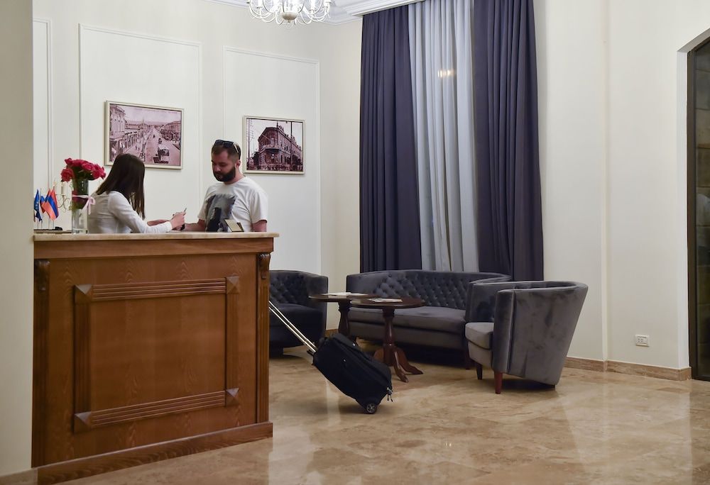 Boulevard Hotel 2