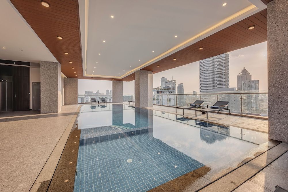 Grand Mansion 1