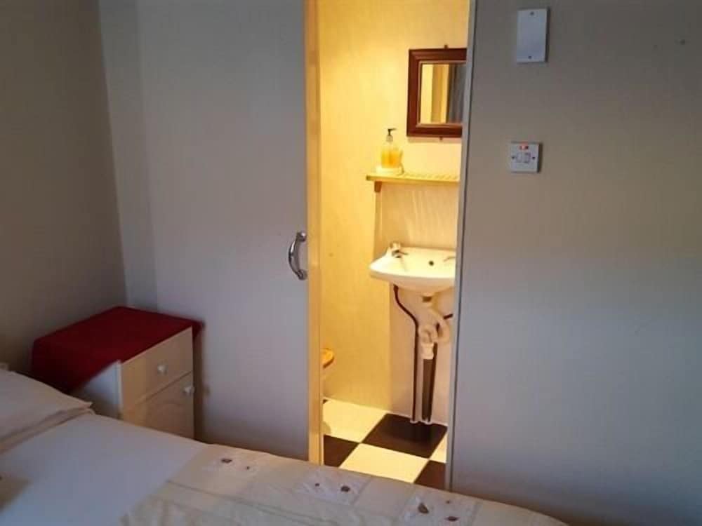 MyRoomz Hollingdales Hotel 2