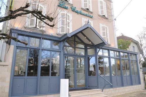 Logis Hôtel Restaurant Les Capucins 1