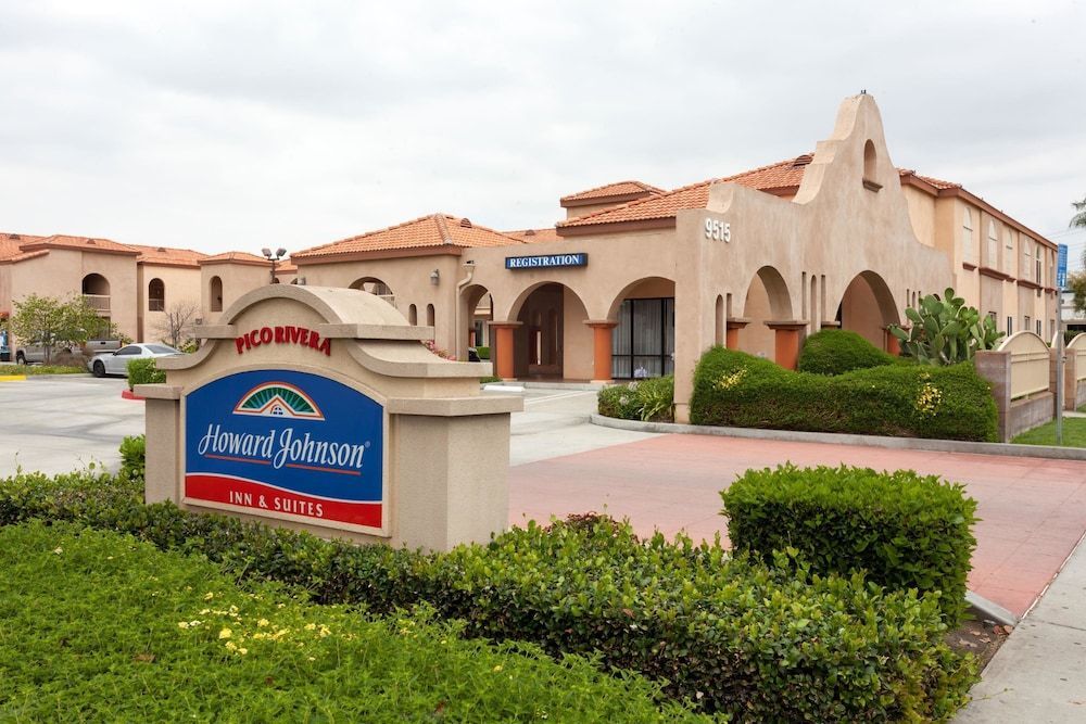 Howard Johnson Hotel & Suites by Wyndham Pico Rivera 1