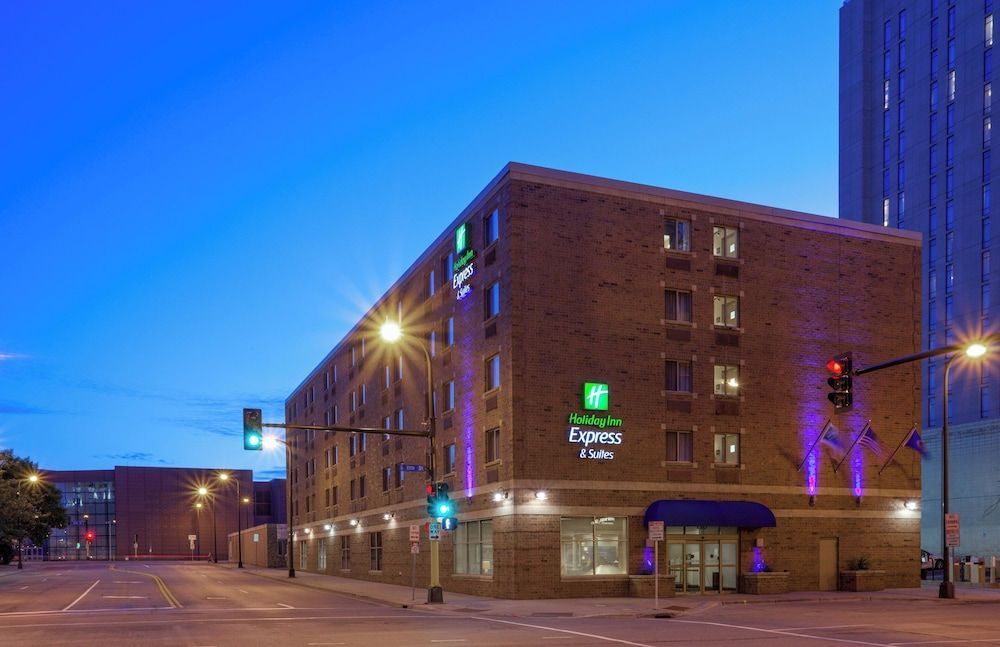 Holiday Inn Express & Suites MINNEAPOLIS-DWTN (CONV CTR) by IHG 1
