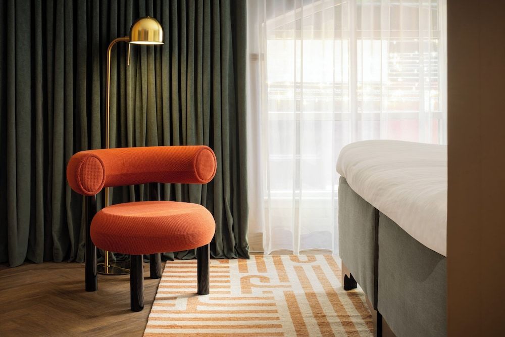 Carlton George Hotel 1