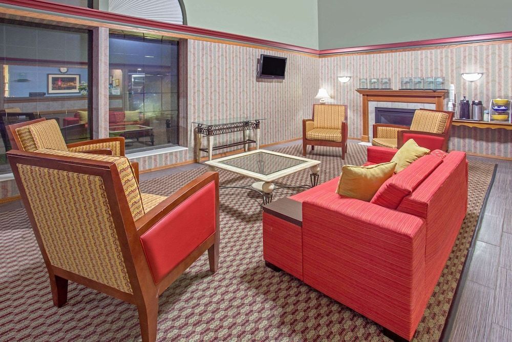 Days Inn by Wyndham Madison NE/Windsor 2