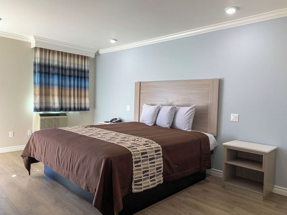 Mojave Inn 1