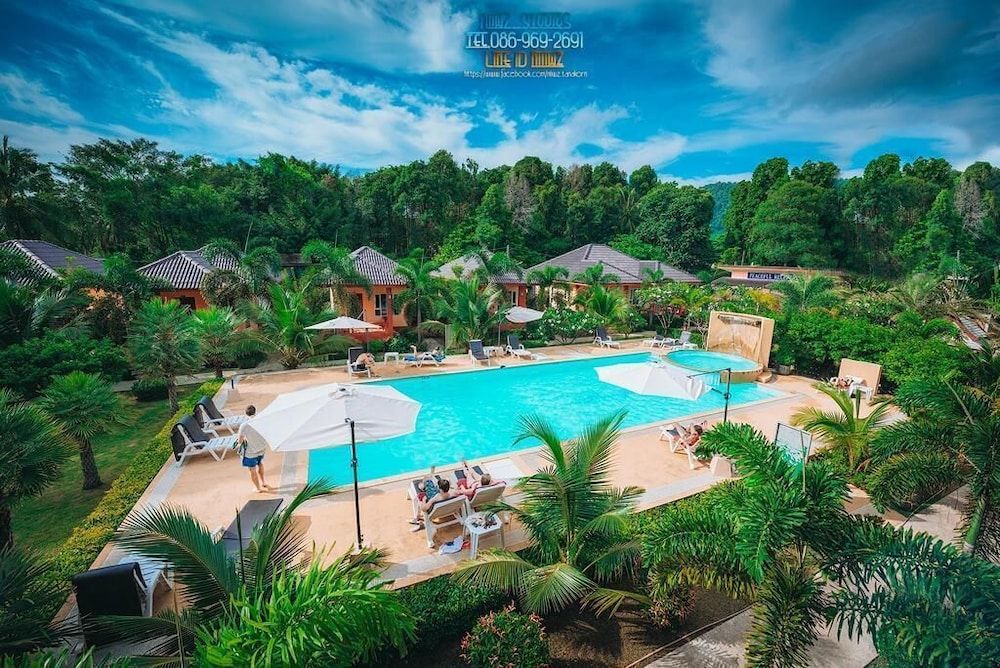 Peaceful Resort Koh Lanta 1