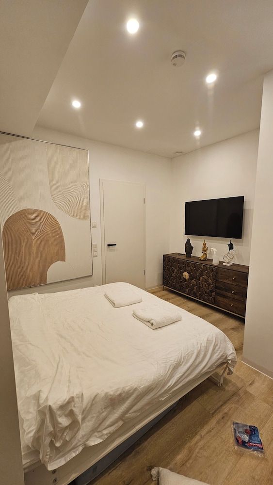 UG Neubau City Wohnung (optional Pool+Gym+2tes Bad extra buchbar) 1
