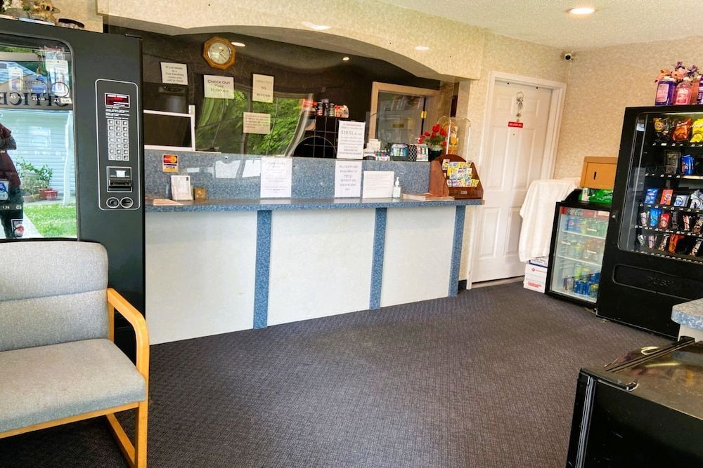 Studio Inn and Suites 2