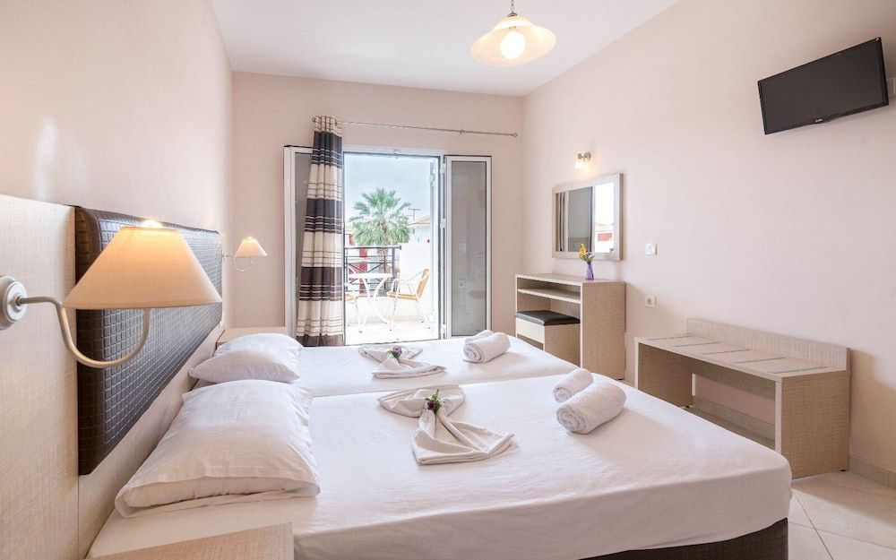 Yakinthos Hotel 2