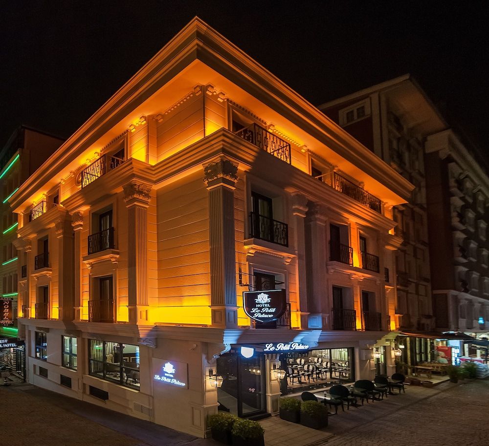 Le Petit Palace Hotel - Special Category 1