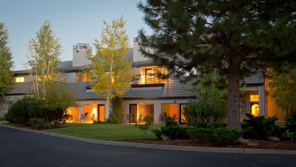 Pine Ridge Inn 1