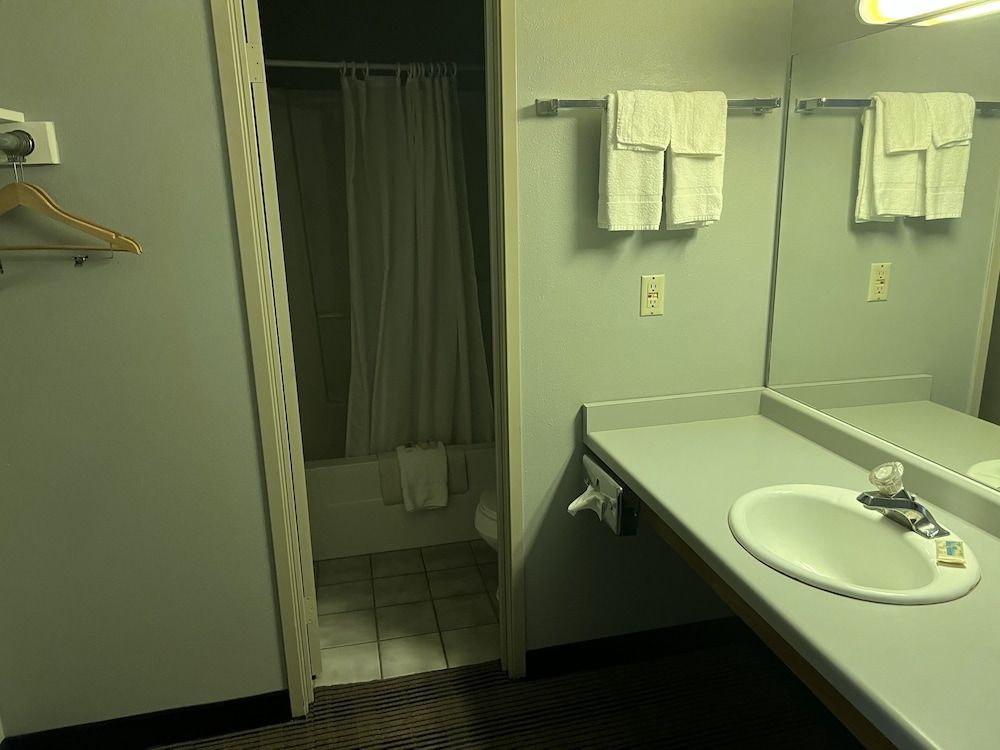 The Ridge Hotel Portage 1