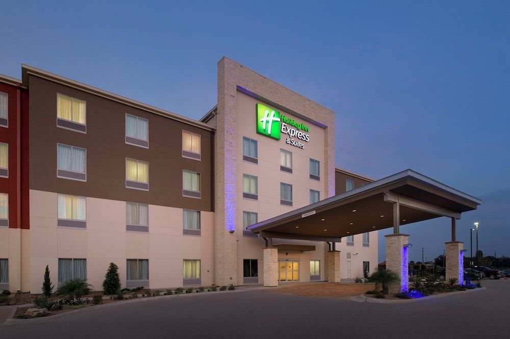 Holiday Inn Express & Suites BAY CITY by IHG 1