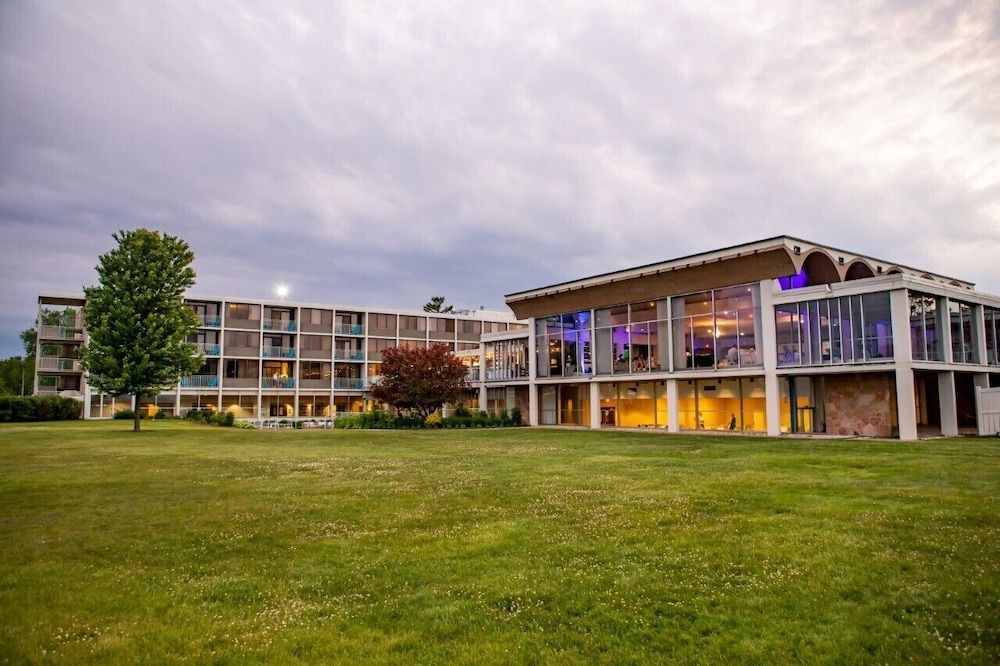Illinois Beach Hotel 1