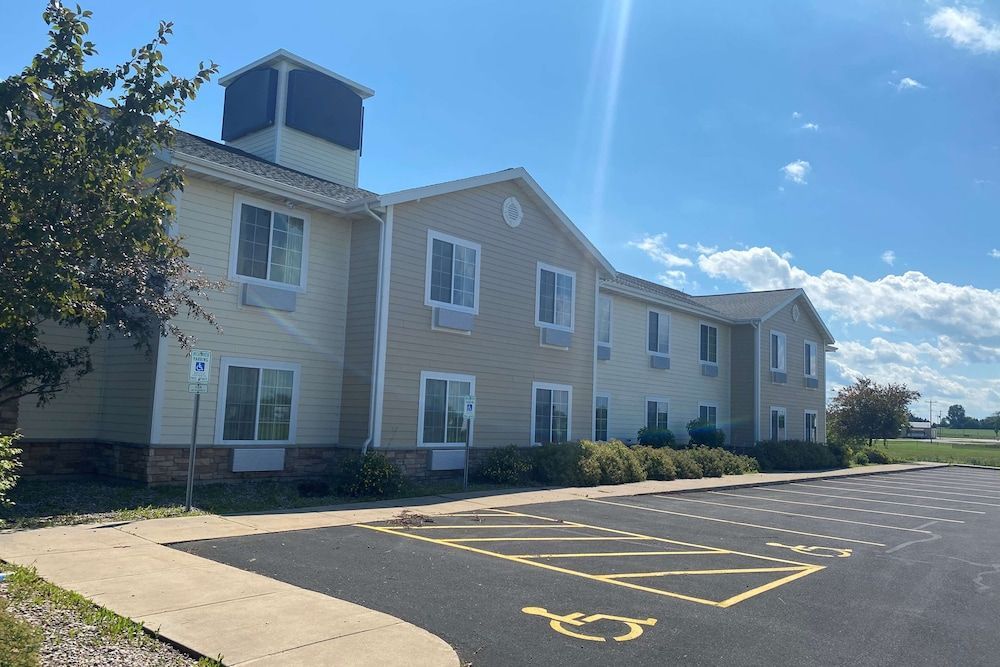 AmericInn by Wyndham Oshkosh 1