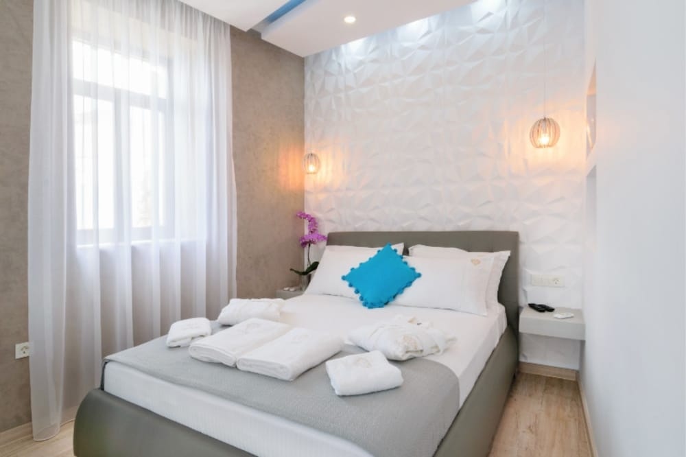 Diamond Luxury Suites 1