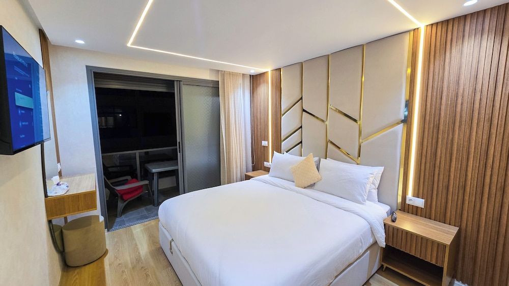 Luxury Living - Near to football stadium 1