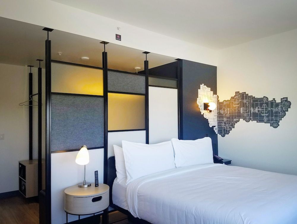 Aloft by Marriott Reno-Tahoe International Airport 2