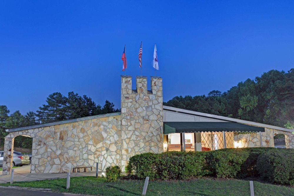 Knights Inn Austell 1