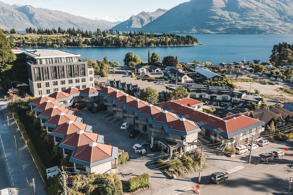 Blue Peaks Lodge 1