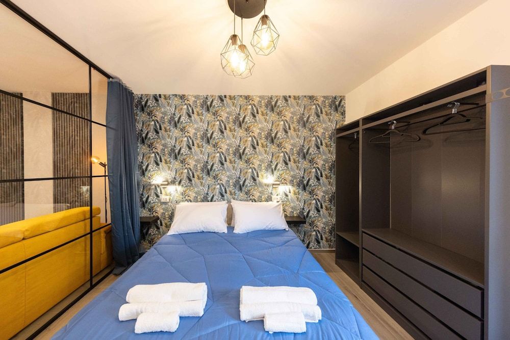 Urban Chic Luxury Suite Apartments 2