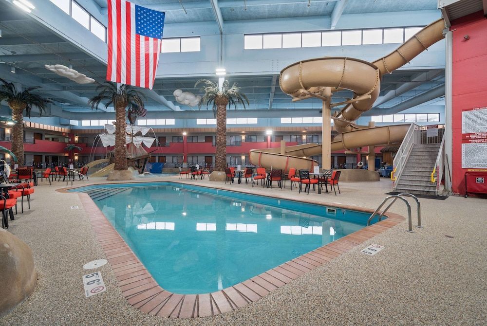 Ramada by Wyndham Sioux Falls Airport - Waterpark Resort & Event Center 1