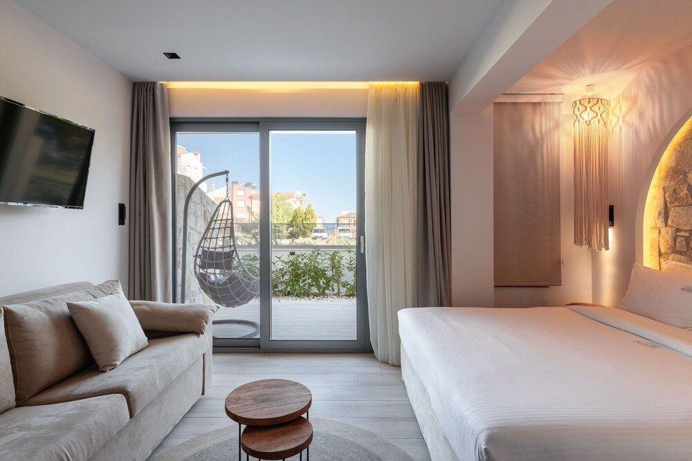 Amalthia Luxury Suites 1