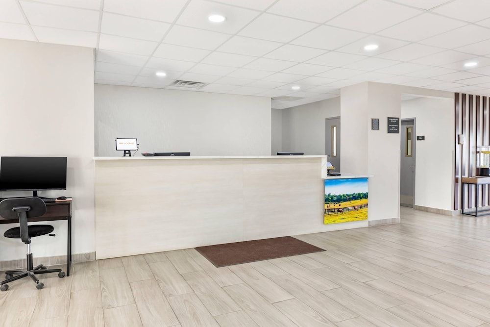 Comfort Inn & Suites Springfield 2