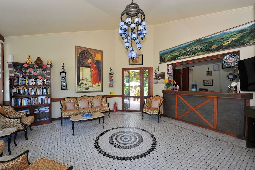 Grenadine Lodge 2