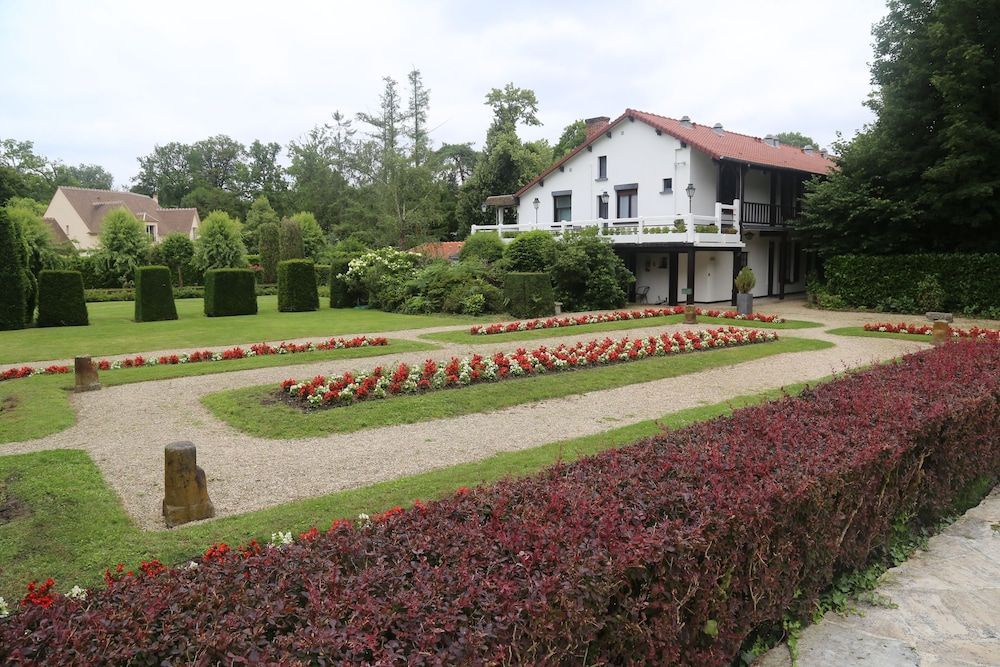 Hôtellerie du Bas-Bréau 1
