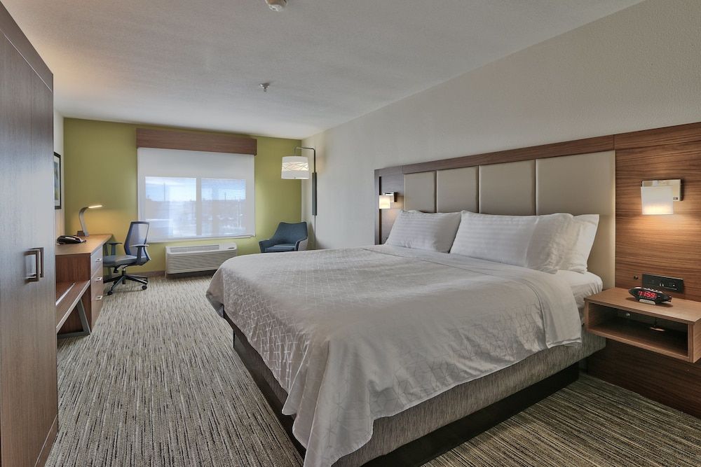 Holiday Inn Express & Suites ALBUQUERQUE HISTORIC OLD TOWN by IHG 2