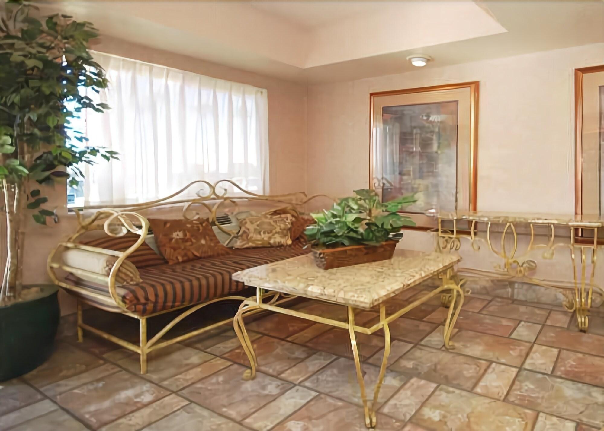 Ocotillo Apartments & Hotel 1