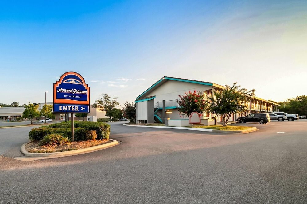 Howard Johnson by Wyndham Columbus Fort Benning 1