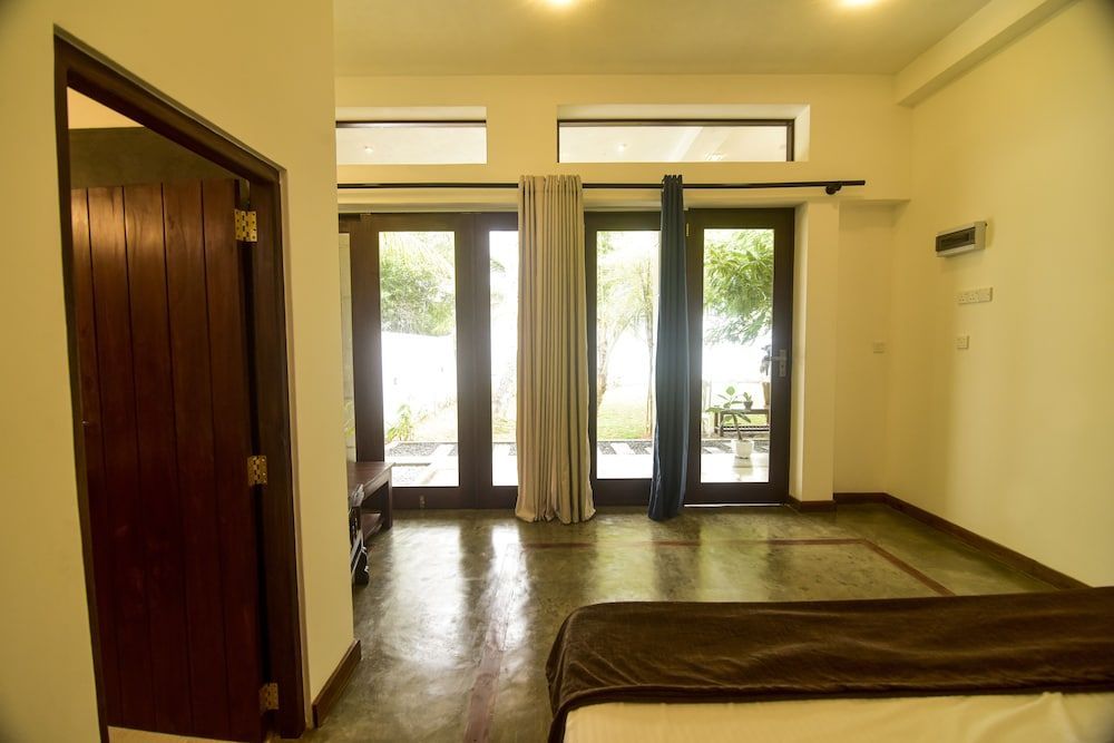 Hiru Lagoon Negombo 2