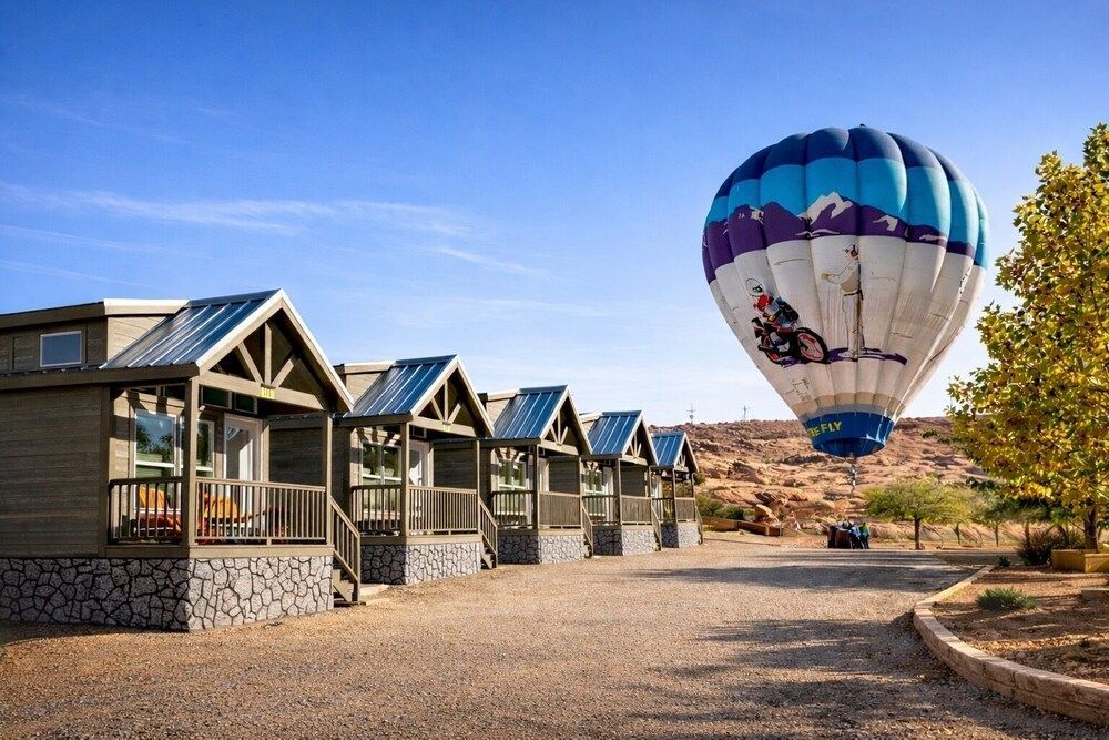 Luxury Tiny Homes - Deluxe King Room 1