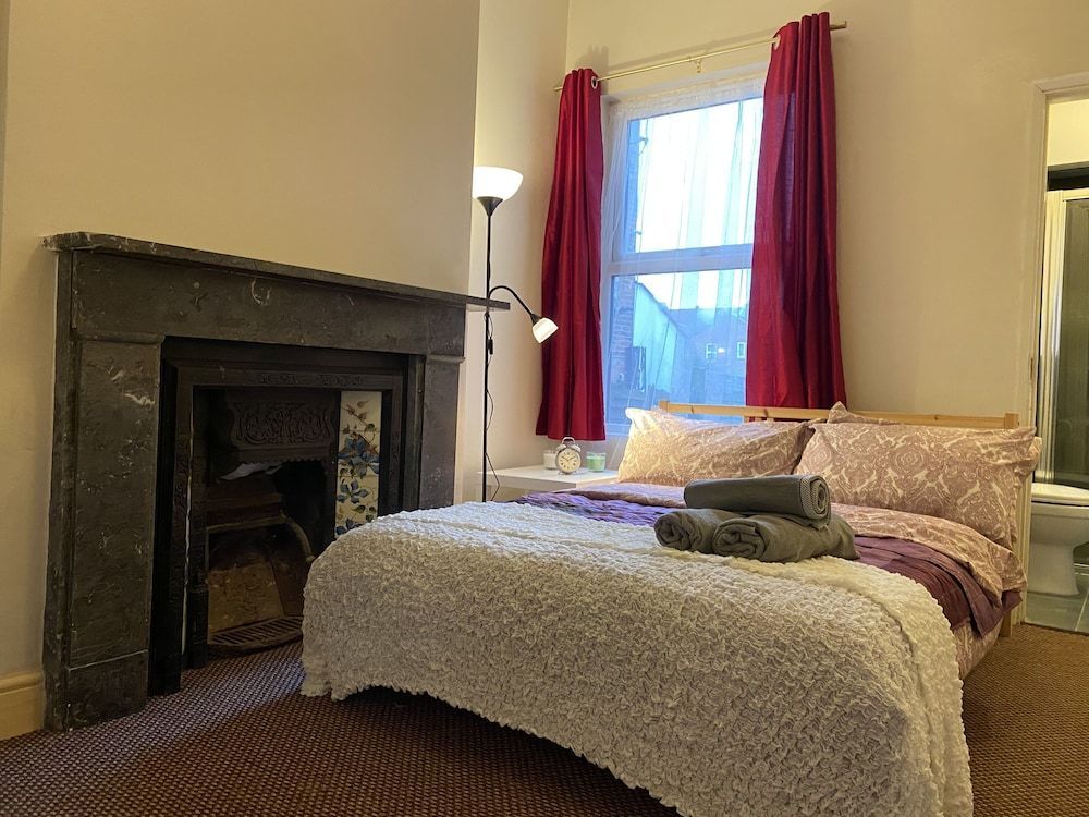 Shirley House 1, No-Frills Guest House, Self Catering, Smart Lock Check-in, Kitchen, Washer, Dryer, Great for Contractors 2