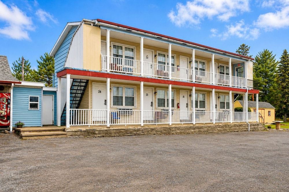 OYO Hotel Starlite Seneca Falls 1