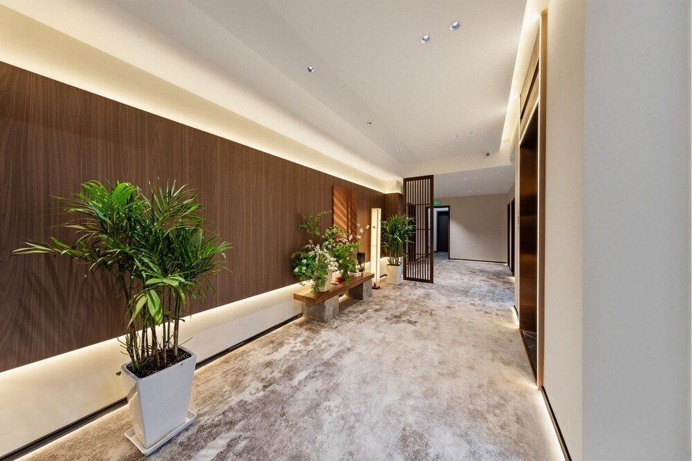 APOLLO COURTYARD HOTEL 2