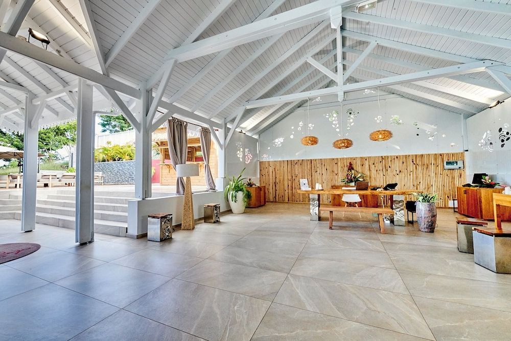 LES GALETS ROUGES LODGES & SPA 2