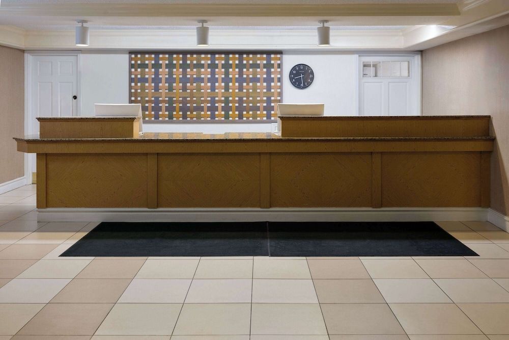 La Quinta Inn by Wyndham Pittsburgh Airport 2