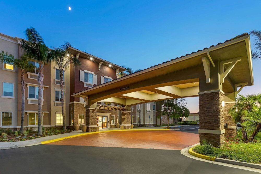 Comfort Inn & Suites Near Ontario Airport 1