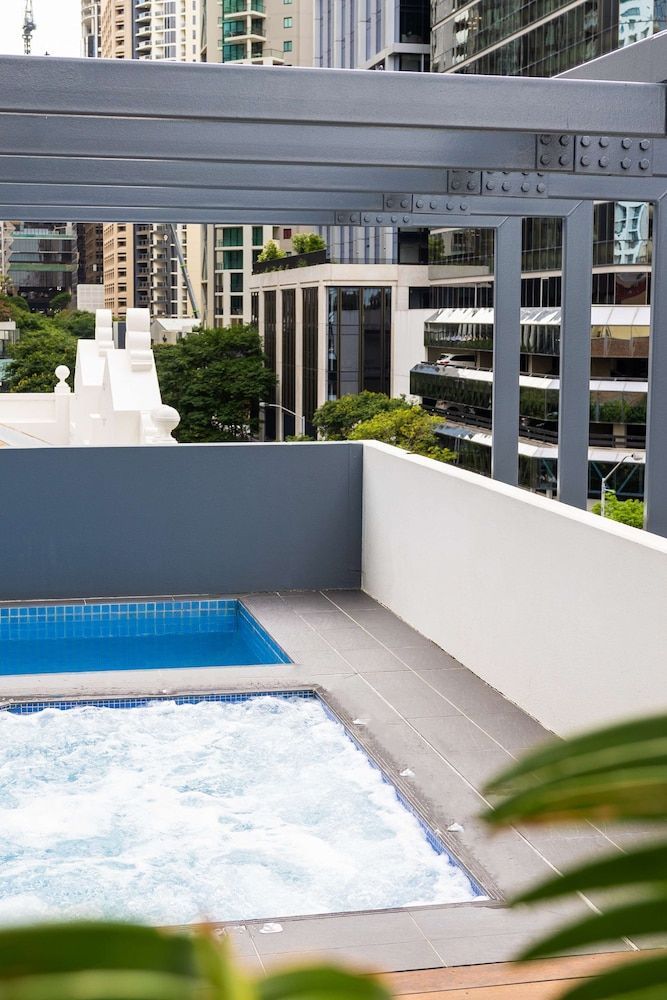 Oaks Brisbane on Felix Suites 1