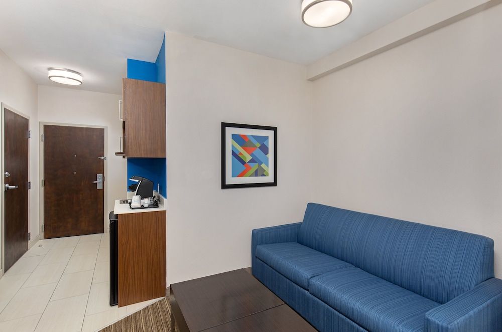 Holiday Inn Express & Suites BIRMINGHAM - INVERNESS 280 by IHG 2
