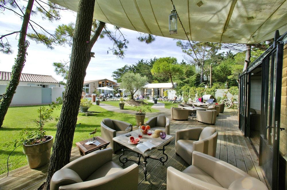 Hôtel Restaurant & Spa Plaisir 1